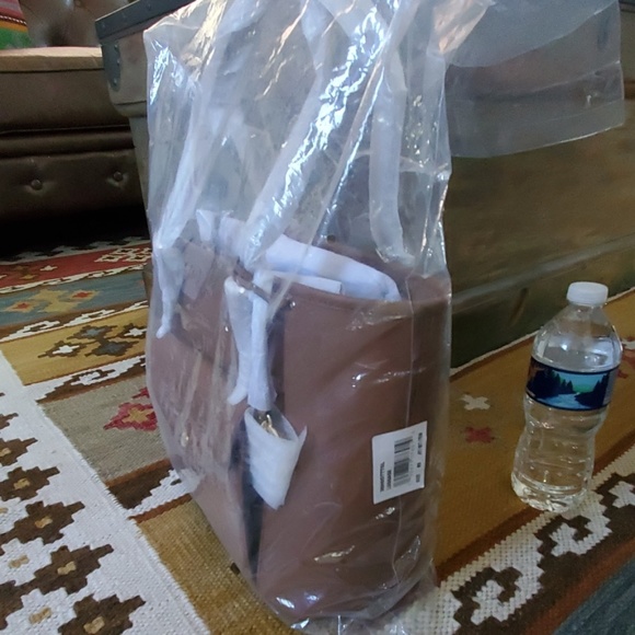 Michael Kors Jet Set Pocket Tote Luggage Bag - Picture 8 of 8